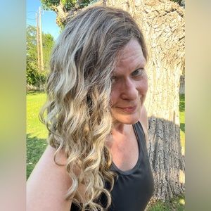 NWT Rene of Paris Hudson in Rose Gold R monofilament/lace front synthetic wig!